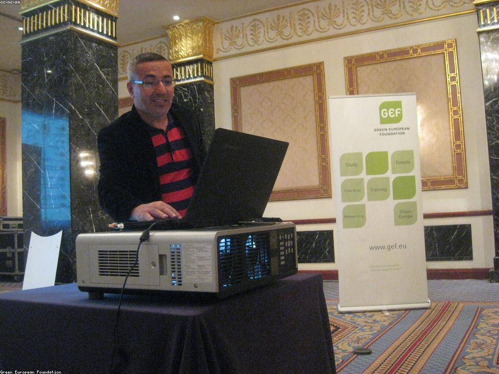 សន្និបាត និងសិក្ខាសាលា៖ ការបង្ហាញពីការប្រជុំ និងការសិក្សាដែលមានប្រសិទ្ធភាព