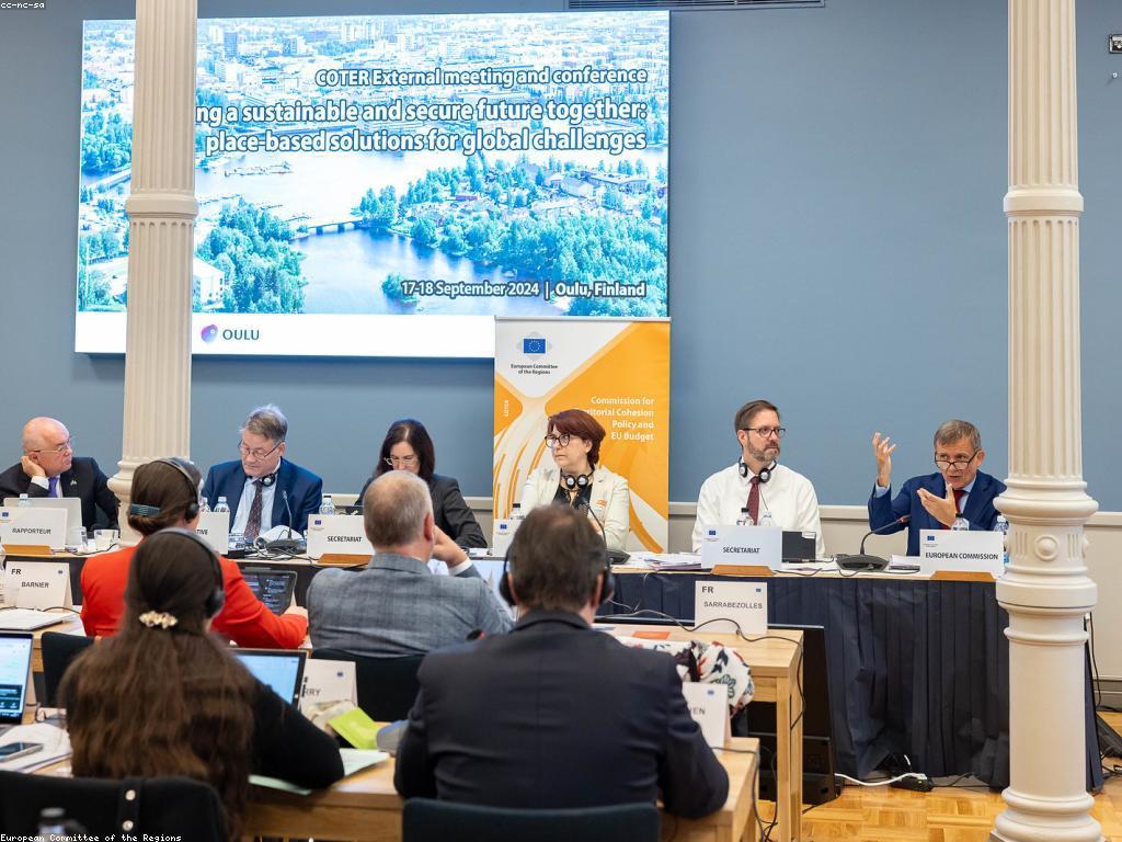 សន្និបាត និងសិក្ខាសាលា: ការប្រជុំគ្នានិងការចែករំលែកចំណេះដ៍